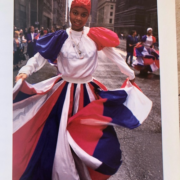 LATINO LIFE HOLIDAYS & CELLEBRATIONS BOOK - Picture 8 of 9